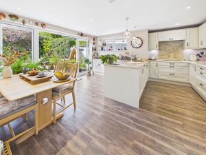 KITCHEN/BREAKFAST ROOM- click for photo gallery
